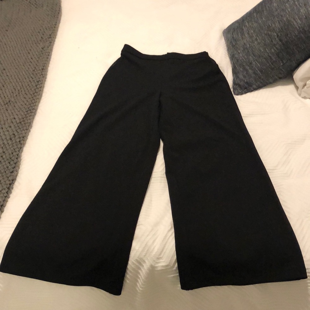 Very flattering black wide leg high waisted pants